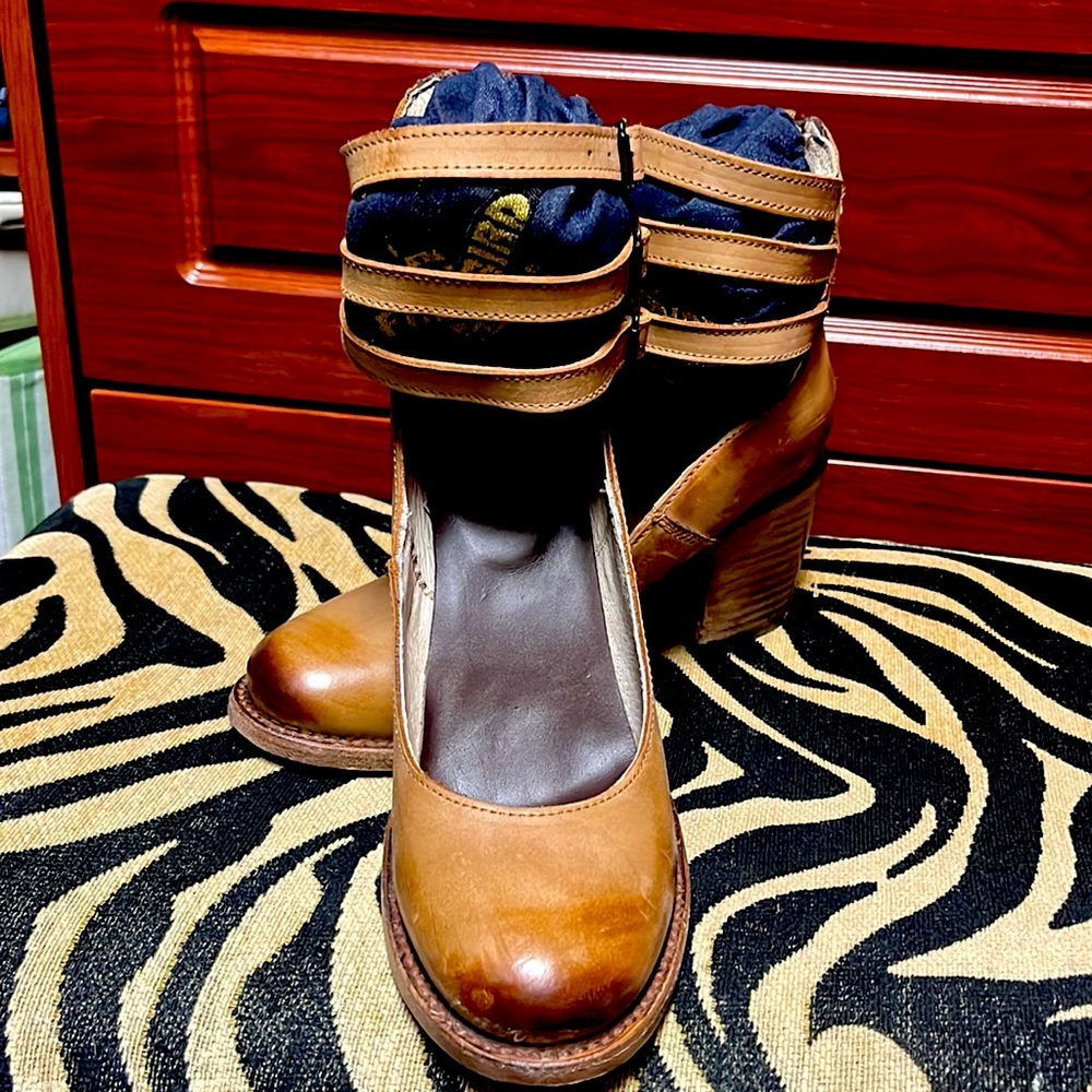 Freebird by Stephen Tan “Randi” size 8